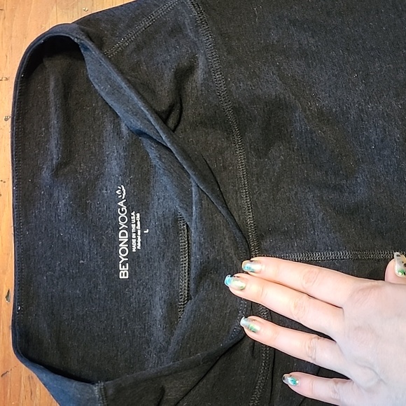 Beyond Yoga Pisces Zodiac Leggings - Picture 4 of 5